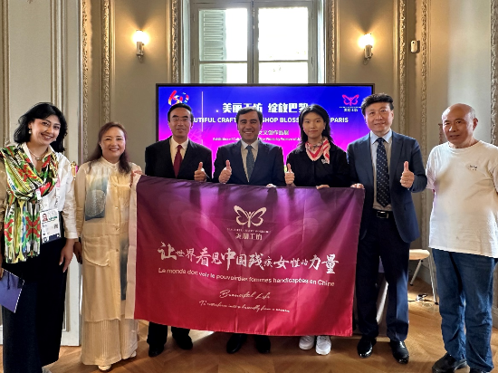 深圳美麗工坊魚皮浮雕畫閃耀巴黎，以禮之名共筑中法友誼橋梁